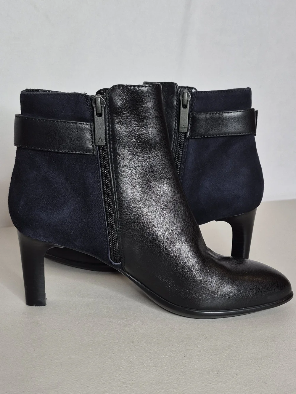 Aquatalia Black Itailian Leather and Navy Suede Ankle Boots w/ Buckle - Size 7